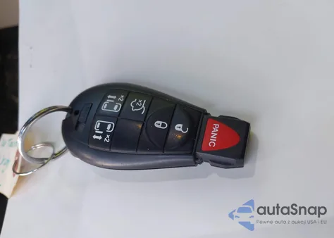 2016 Chrysler Town & Country Touring из США, поврежденный, VIN 2C4RC1BG9GR165298